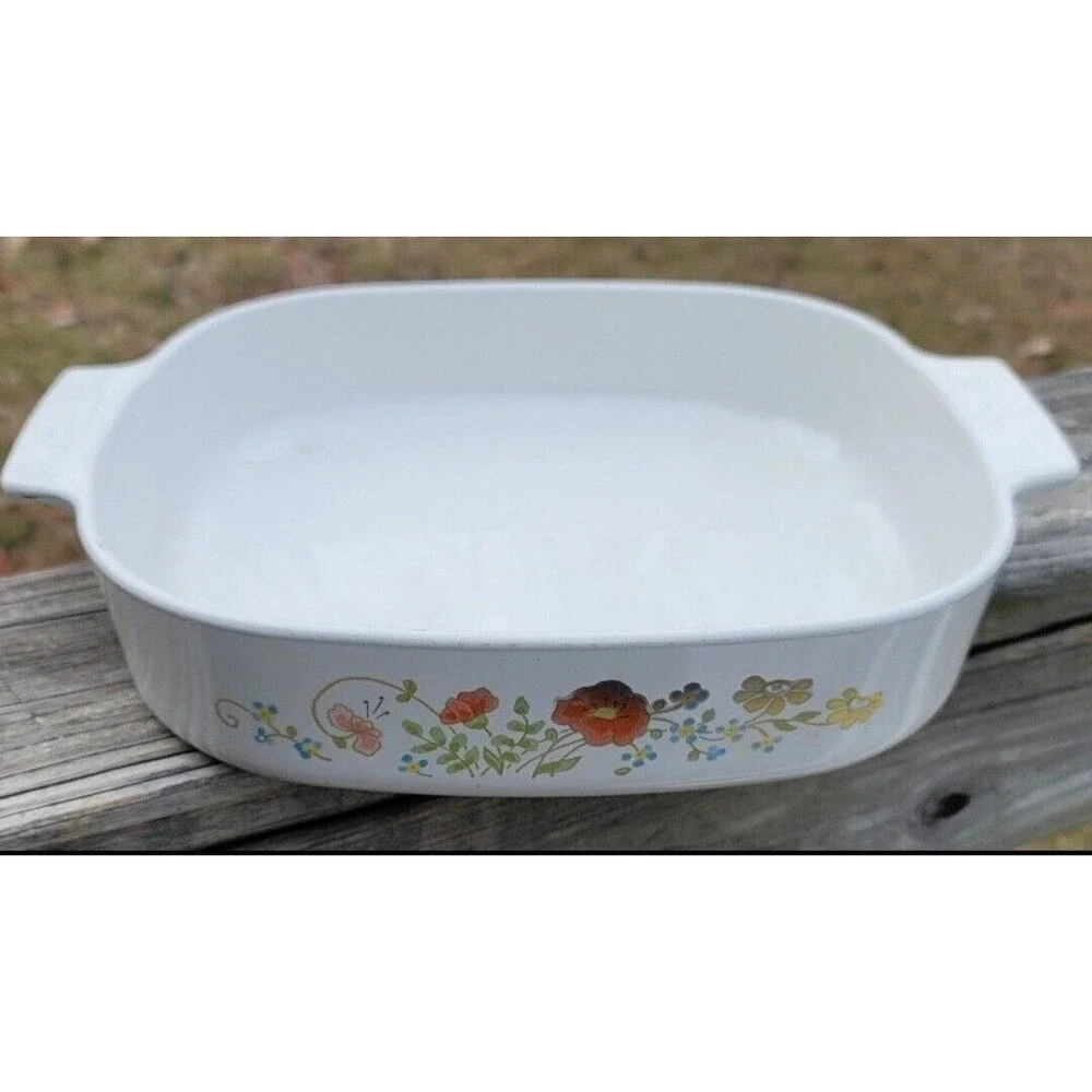 Corning Ware WildFlower 10 x 10 x 2 Dish. Some wear marks but cooks and bakes...
